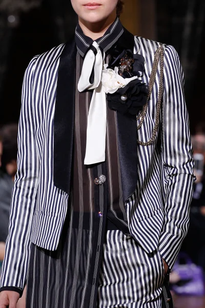 Look 17